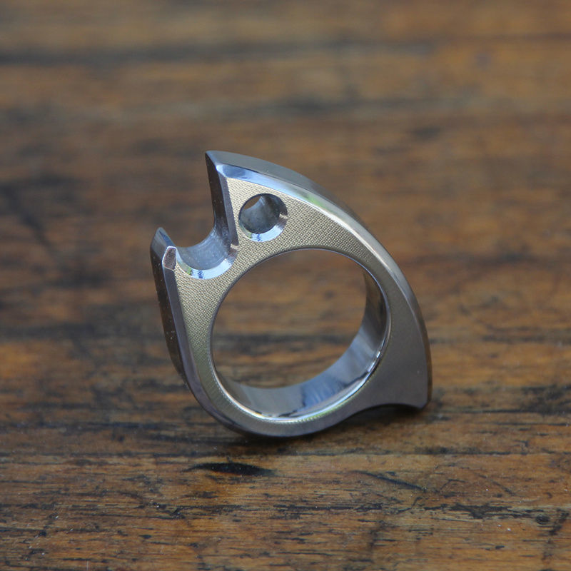 Bottle Opener Keyring - กลางแจ้งแบบพกพา EDC มัลติฟังก์ชั่ปลาขนาดเล็กแหวน TC4 ไทเทเนียมที่เปิดขวดจี้เครื่องมือ